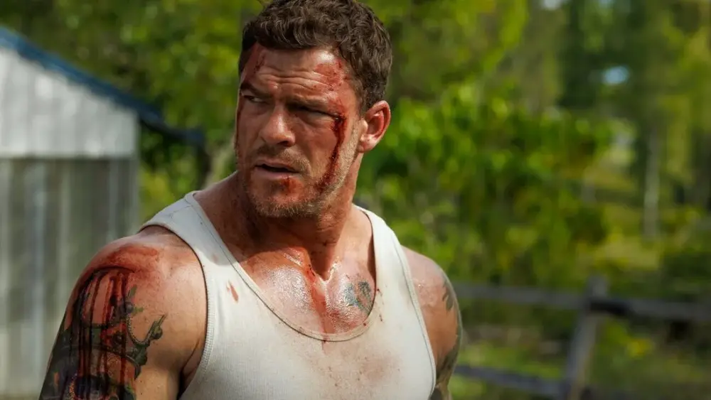 Alan Ritchson e Santoro duelam em trailer de 'Três Horas
