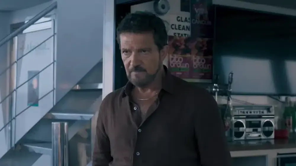 Antonio Banderas em trailer de terror de tubarão
